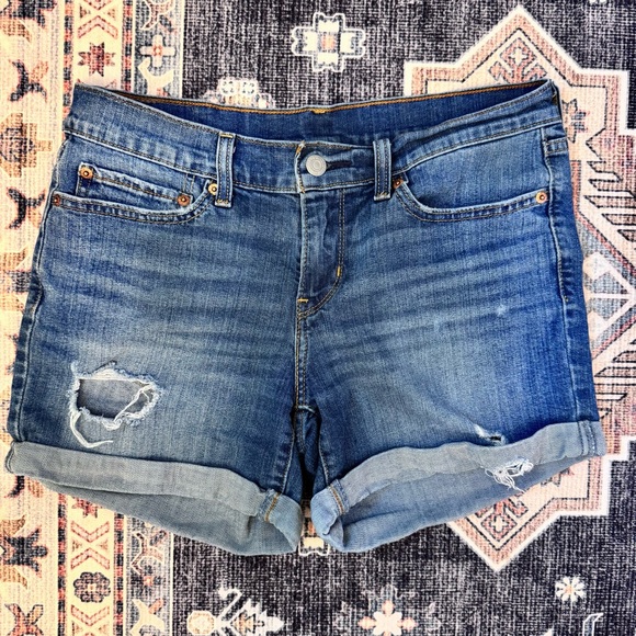 Levi’s Distressed Folded Hem Denim Shorts Women's Size 28 - Picture 1 of 11